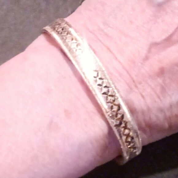 Vintage Sterling Silver Diamond Cut Mesh Back Bracelet - Picture 9 of 9